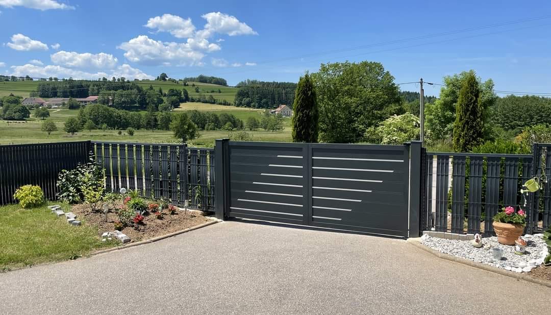 Portails - portillons - clôtures - pergolas sur mesure